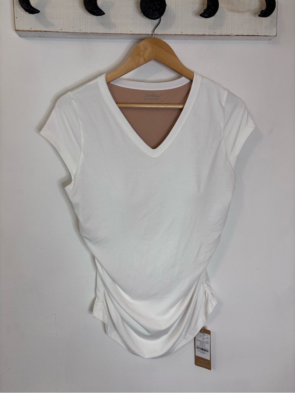 NWT OGL Skin Kiss Pure White Ruched V-Neck Built-In Bra Tee - Picture 2 of 8